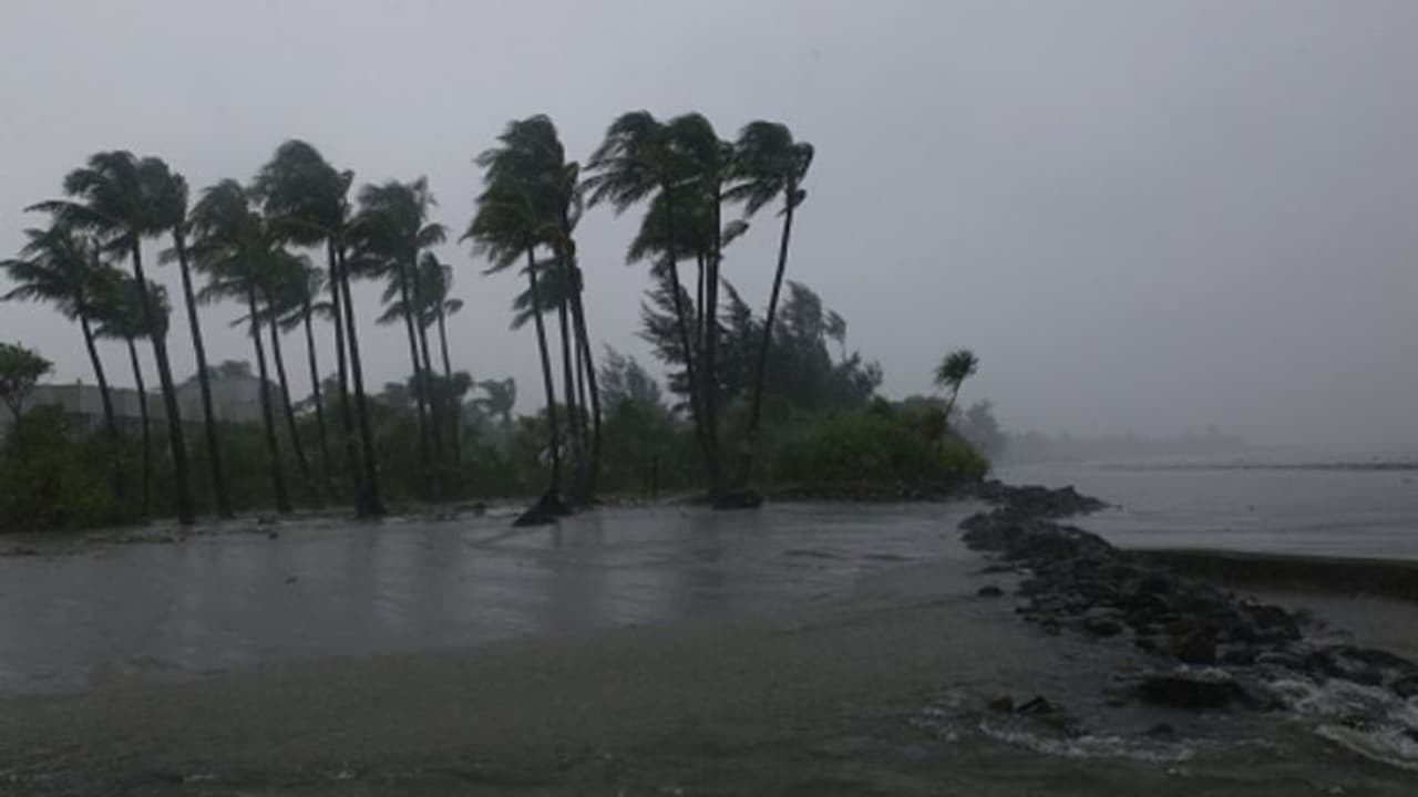 'আমফান' মোকাবিলায় সন্ধেয় রাজ্য়ে আসছে এনডিআরএফ র ২ দল, ঘূর্ণিঝড়ের অবস্থান জানাল হাওয়া অফিস 'আমফান' মোকাবিলায় সন্ধেয় রাজ্য়ে আসছে এনডিআরএফ র ২ দল, ঘূর্ণিঝড়ের অবস্থান জানাল হাওয়া অফিস