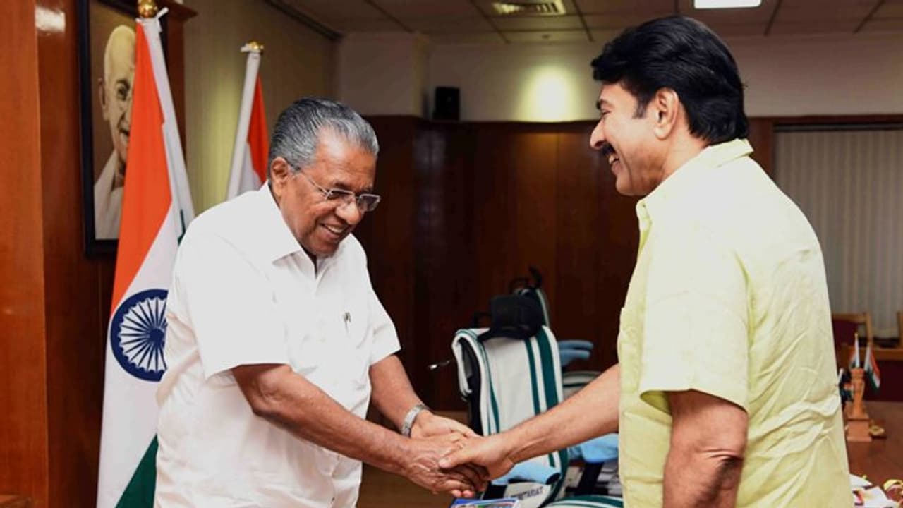 പിണറായി വിജയന് കൈകൊടുത്ത് 'കടയ്ക്കല് ചന്ദ്രന്'; മുഖ്യമന്ത്രിയെ സന്ദര്ശിച്ച് മമ്മൂട്ടി പിണറായി വിജയന് കൈകൊടുത്ത് 'കടയ്ക്കല് ചന്ദ്രന്'; മുഖ്യമന്ത്രിയെ സന്ദര്ശിച്ച് മമ്മൂട്ടി