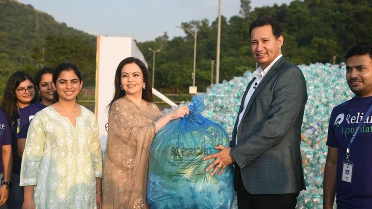 రీసైక్లింగ్ కోసం 78 టన్నుల ప్లాస్టిక్ : రిలయన్స్ రికార్డ్ రీసైక్లింగ్ కోసం 78 టన్నుల ప్లాస్టిక్ : రిలయన్స్ రికార్డ్
