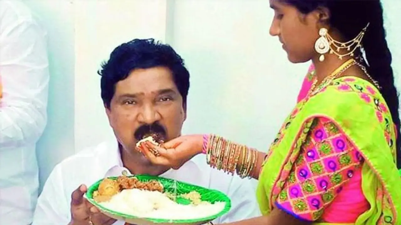 టీఆర్ఎస్ ఎమ్మెల్యే రాజయ్యకు పదో తరగతి విద్యార్థిని గోరుముద్దలు