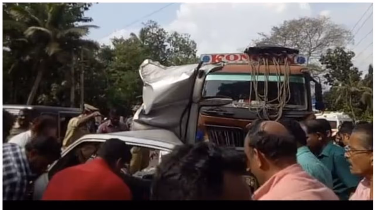 ആറ്റിങ്ങല് അപകടം; മരിച്ചത് പൂജ കഴിഞ്ഞ് മടങ്ങിയ സംഘം ആറ്റിങ്ങല് അപകടം; മരിച്ചത് പൂജ കഴിഞ്ഞ് മടങ്ങിയ സംഘം