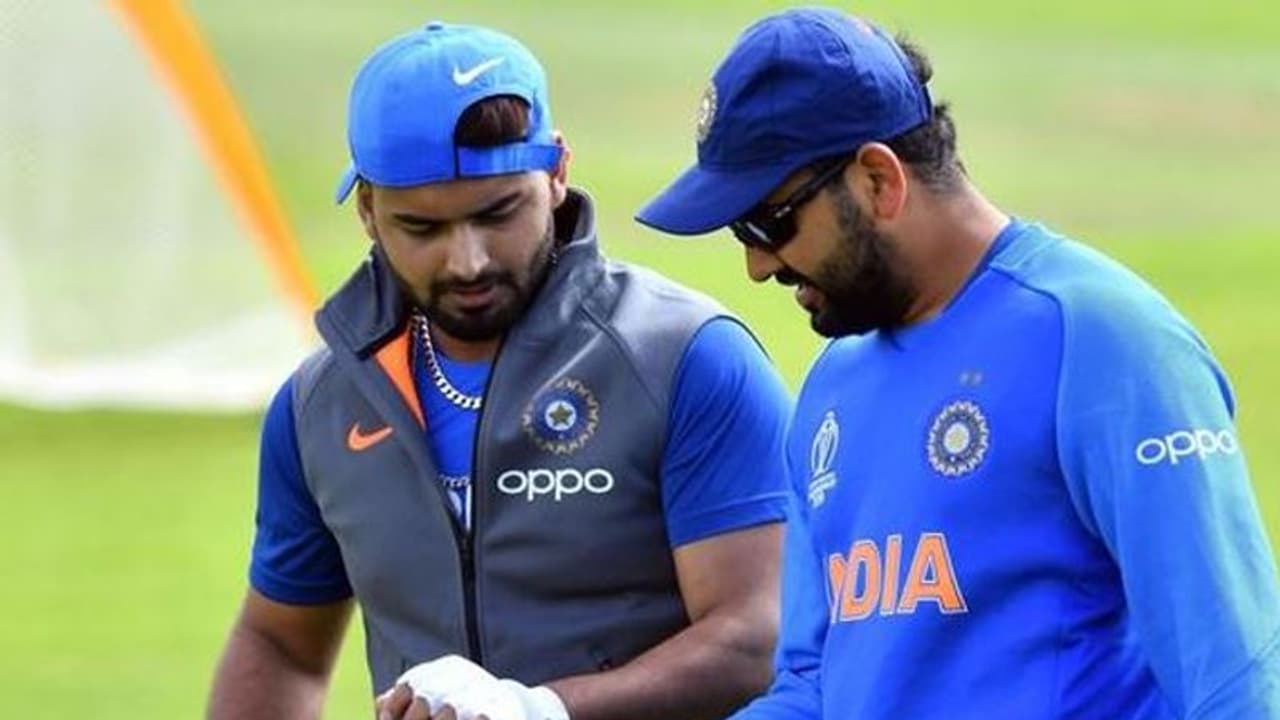 మీ దృష్టి మార్చండి.. అతడి వయస్సు 22 ఏళ్లే: పంత్ను వెనకేసుకొచ్చిన రోహిత్ మీ దృష్టి మార్చండి.. అతడి వయస్సు 22 ఏళ్లే: పంత్ను వెనకేసుకొచ్చిన రోహిత్