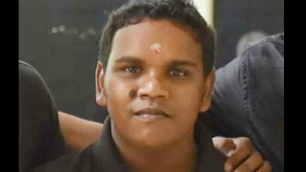 കാണാതായ സിഇടി വിദ്യാർത്ഥി തൂങ്ങിമരിച്ച നിലയിൽ; കഞ്ചാവ് മാഫിയയുടെ ഭീഷണി ഉണ്ടായിരുന്നതായി സുഹൃത്തുക്കൾ കാണാതായ സിഇടി വിദ്യാർത്ഥി തൂങ്ങിമരിച്ച നിലയിൽ; കഞ്ചാവ് മാഫിയയുടെ ഭീഷണി ഉണ്ടായിരുന്നതായി സുഹൃത്തുക്കൾ