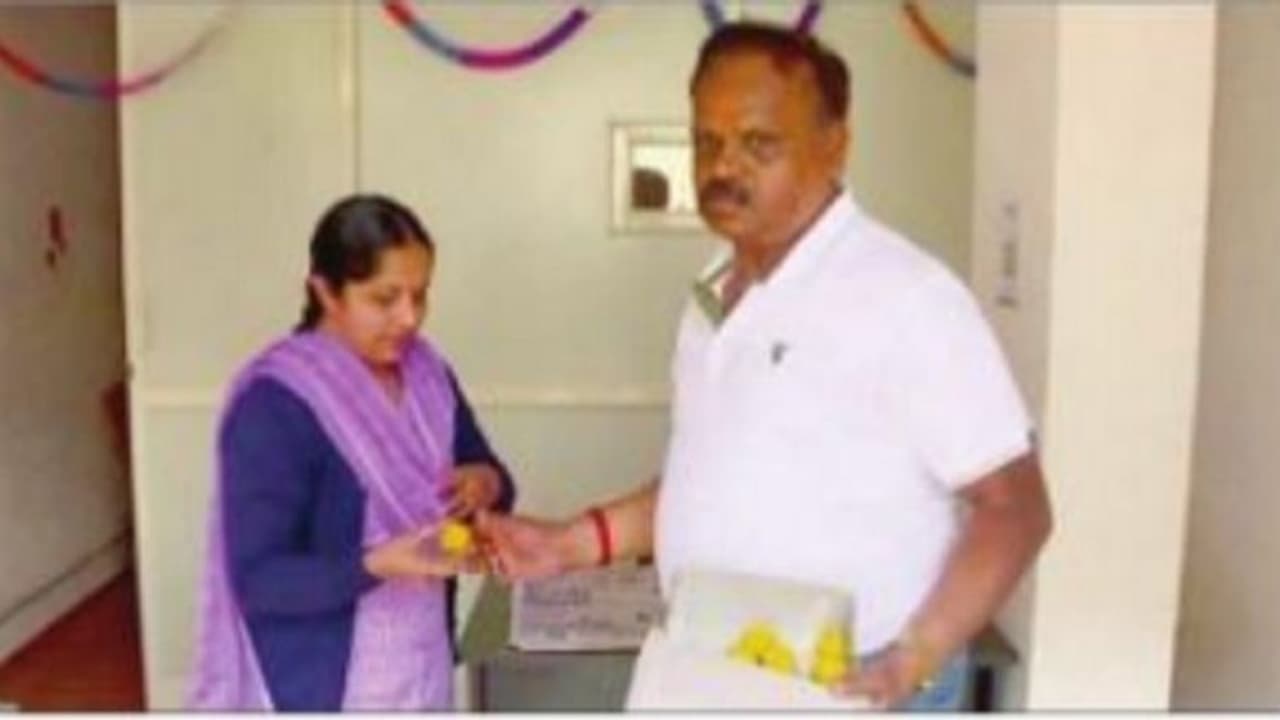 ಅಯೋಧ್ಯೆ ತೀರ್ಪು: ನೊಂದ ಕುಟುಂಬಕ್ಕೆ ಸಂತಸದ ಜೊತೆ ಸಾಂತ್ವನ ಅಯೋಧ್ಯೆ ತೀರ್ಪು: ನೊಂದ ಕುಟುಂಬಕ್ಕೆ ಸಂತಸದ ಜೊತೆ ಸಾಂತ್ವನ