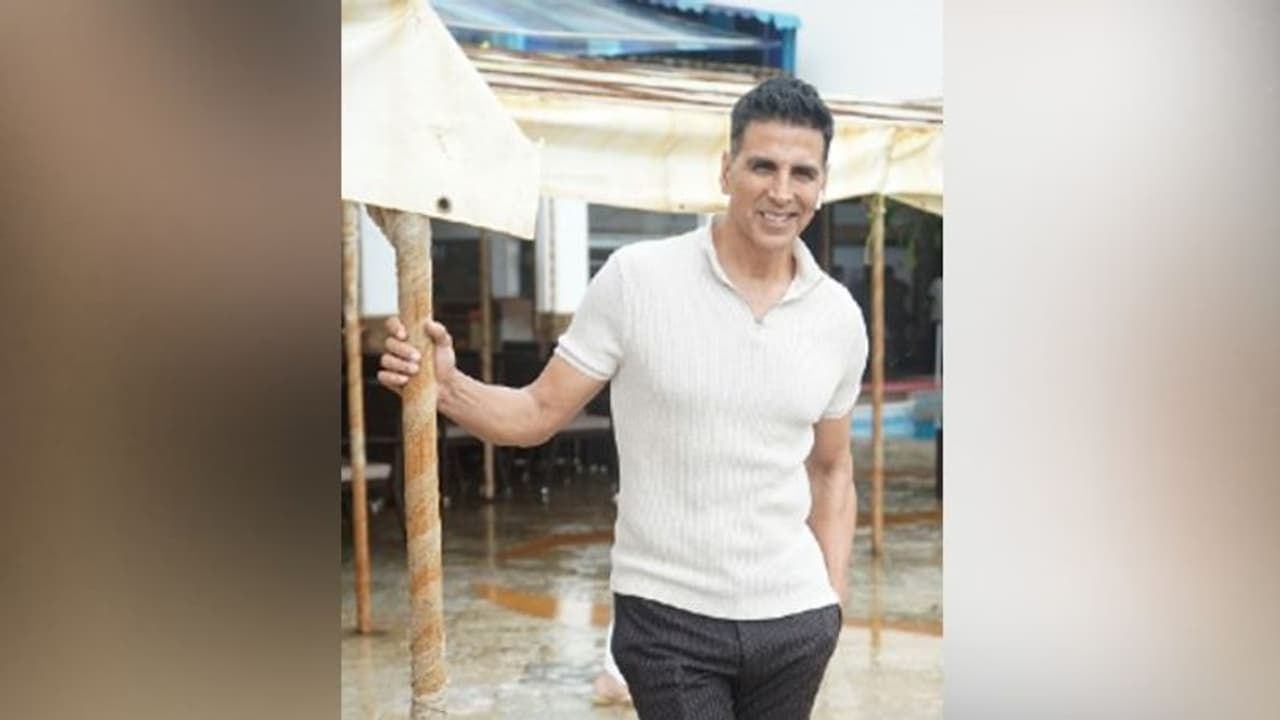 সেটেই গুরুতর আহত, তারপরেও থামানো গেল না অক্ষয়কে সেটেই গুরুতর আহত, তারপরেও থামানো গেল না অক্ষয়কে