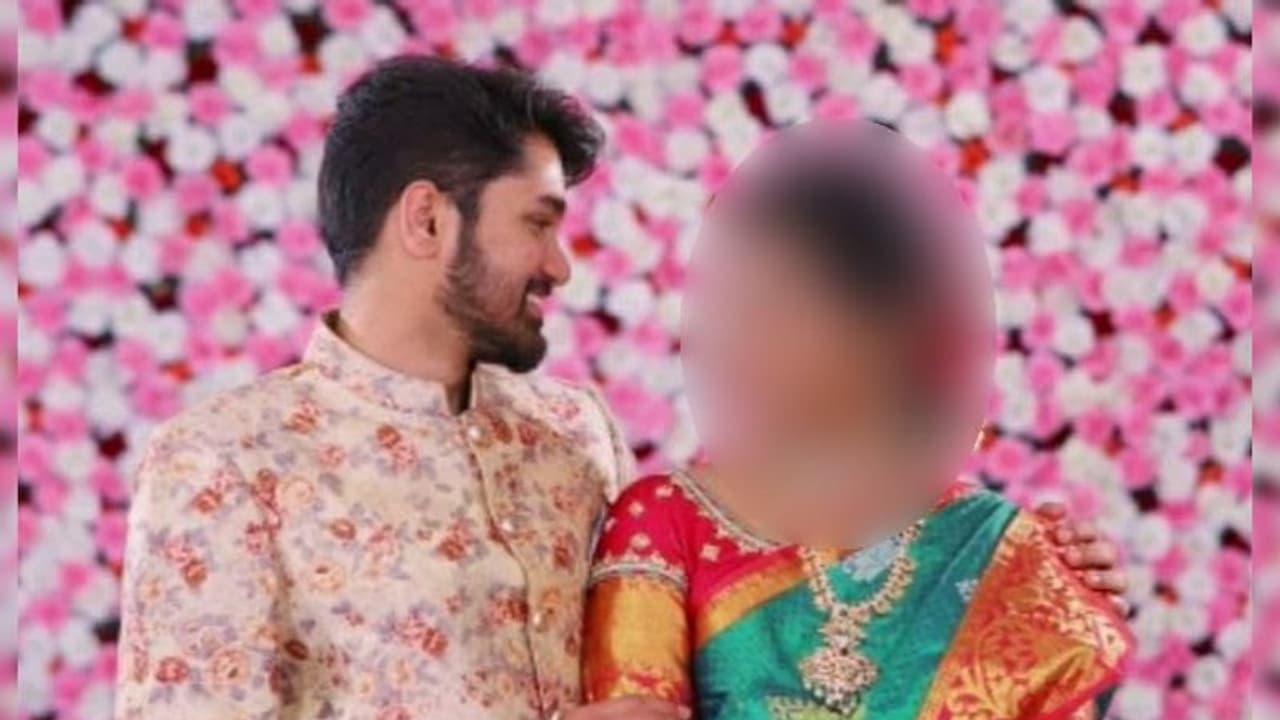 మరికొద్దిక్షణాల్లోనే పెళ్లి షాకిచ్చిన వరుడు: ఫంక్షన్ హల్లోనే సూసైడ్ మరికొద్దిక్షణాల్లోనే పెళ్లి షాకిచ్చిన వరుడు: ఫంక్షన్ హల్లోనే సూసైడ్