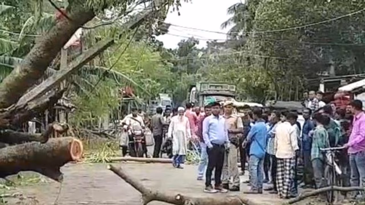 'बुलबुल' ने ली एक दर्जन लोगों की जान, 2.73 लाख परिवार प्रभावित