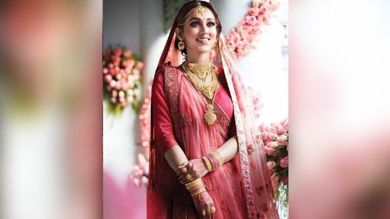 লকডাউনে আউটডোর শ্যুট, থ্রোব্যাকের স্মৃতিচারণায় মিমি লকডাউনে আউটডোর শ্যুট, থ্রোব্যাকের স্মৃতিচারণায় মিমি