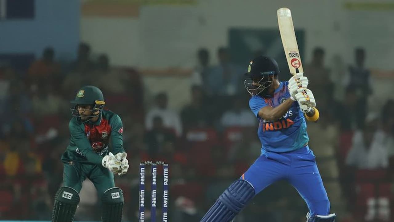 ನಿರ್ಣಾಯಕ ಟಿ20: ತಂಡದ ಆಯ್ಕೆ ವಿರುದ್ದ ಫ್ಯಾನ್ಸ್ ಗರಂ!