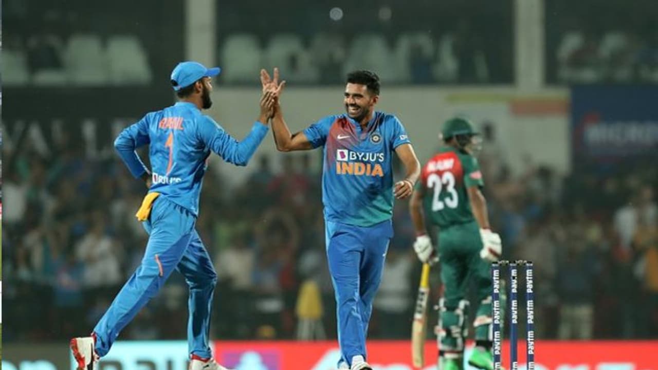 चहर की हैट्रिक से लेकर चहल की फिफ्टी तक, तीसरे T 20 में बने ये 6 रिकॉर्ड चहर की हैट्रिक से लेकर चहल की फिफ्टी तक, तीसरे T 20 में बने ये 6 रिकॉर्ड