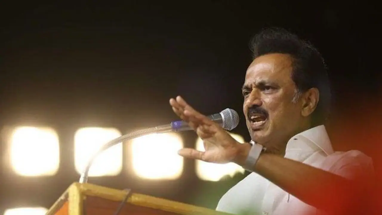 ஒரு துண்டு சீட்டு போதாதா..? அதிமுகவை பாஜக காப்பாற்றுவதன் உண்மை என்ன.? பக்கம் பக்கமாக கிழிக்கும் மு.க.ஸ்டாலின்! ஒரு துண்டு சீட்டு போதாதா..? அதிமுகவை பாஜக காப்பாற்றுவதன் உண்மை என்ன.? பக்கம் பக்கமாக கிழிக்கும் மு.க.ஸ்டாலின்!