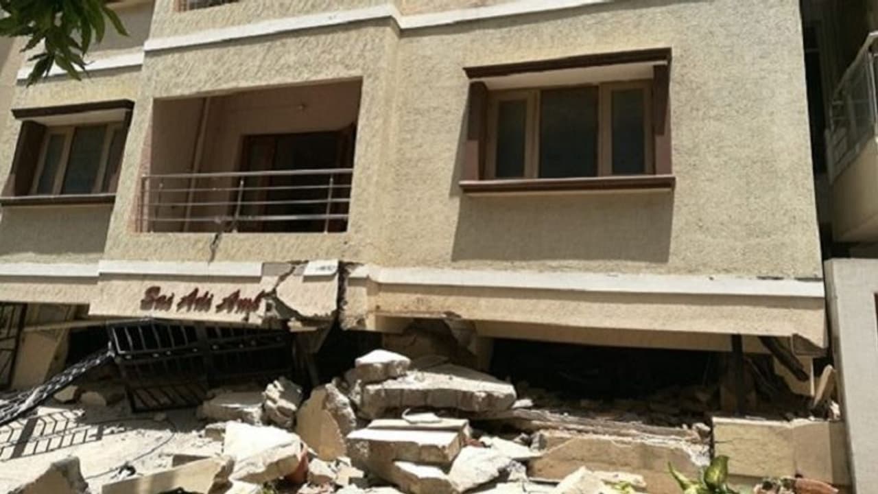 ಬೆಂಗಳೂರು: ಕುಸಿಯುವ ಹಂತದಲ್ಲಿ 178 ಕಟ್ಟಡ ಬೆಂಗಳೂರು: ಕುಸಿಯುವ ಹಂತದಲ್ಲಿ 178 ಕಟ್ಟಡ