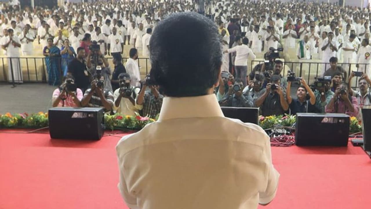 உற்சாகம் இல்லை... எழுச்சி மிஸ்ஸிங்... சம்பிரதாயமாக நடந்து முடிந்த திமுக பொதுக்குழு..! உற்சாகம் இல்லை... எழுச்சி மிஸ்ஸிங்... சம்பிரதாயமாக நடந்து முடிந்த திமுக பொதுக்குழு..!