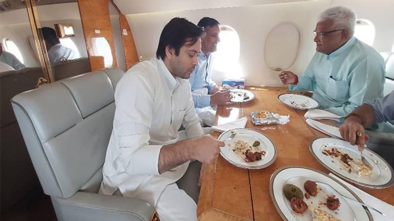 लालू के बेटे ने मनाया चार्टर प्लेन में जन्मदिन, भाजपा बोली, यह है गरीब गुरबों की पार्टी लालू के बेटे ने मनाया चार्टर प्लेन में जन्मदिन, भाजपा बोली, यह है गरीब गुरबों की पार्टी