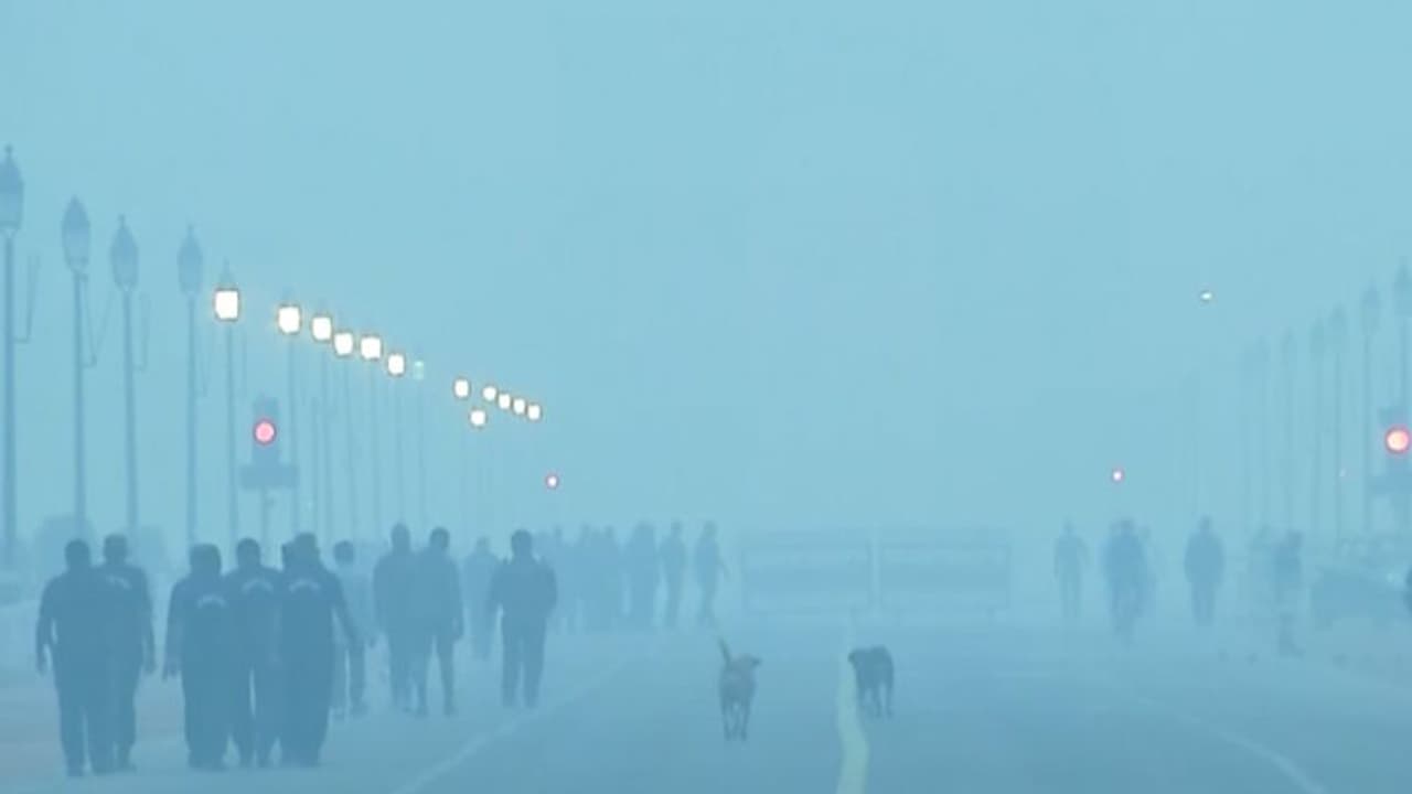 AQI remains in 'very poor' category in Delhi, citizens gasp for some fresh air