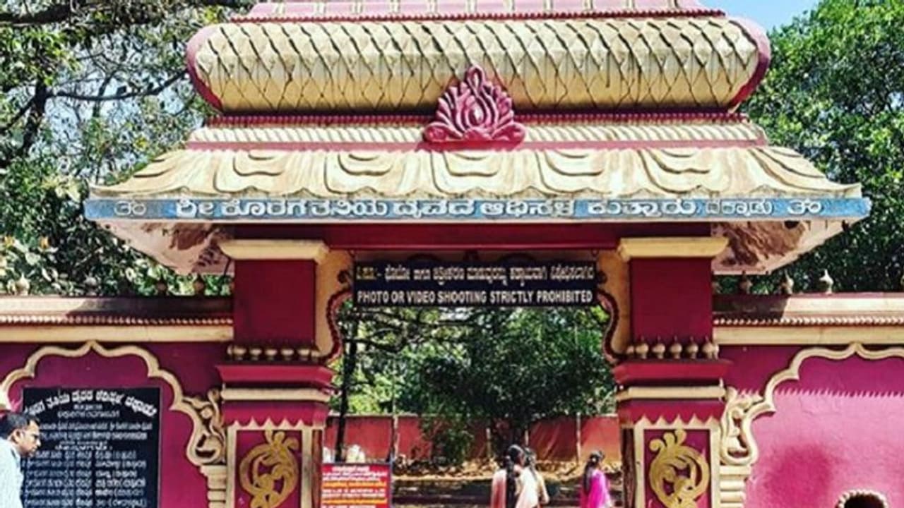 ಕುತ್ತಾರು ಕೊರಗಜ್ಜನ ಕಟ್ಟೆಗೆ ಸೇವೆ ಸಲ್ಲಿಸಿದ ನಟ ಆದಿತ್ಯ ಕುತ್ತಾರು ಕೊರಗಜ್ಜನ ಕಟ್ಟೆಗೆ ಸೇವೆ ಸಲ್ಲಿಸಿದ ನಟ ಆದಿತ್ಯ