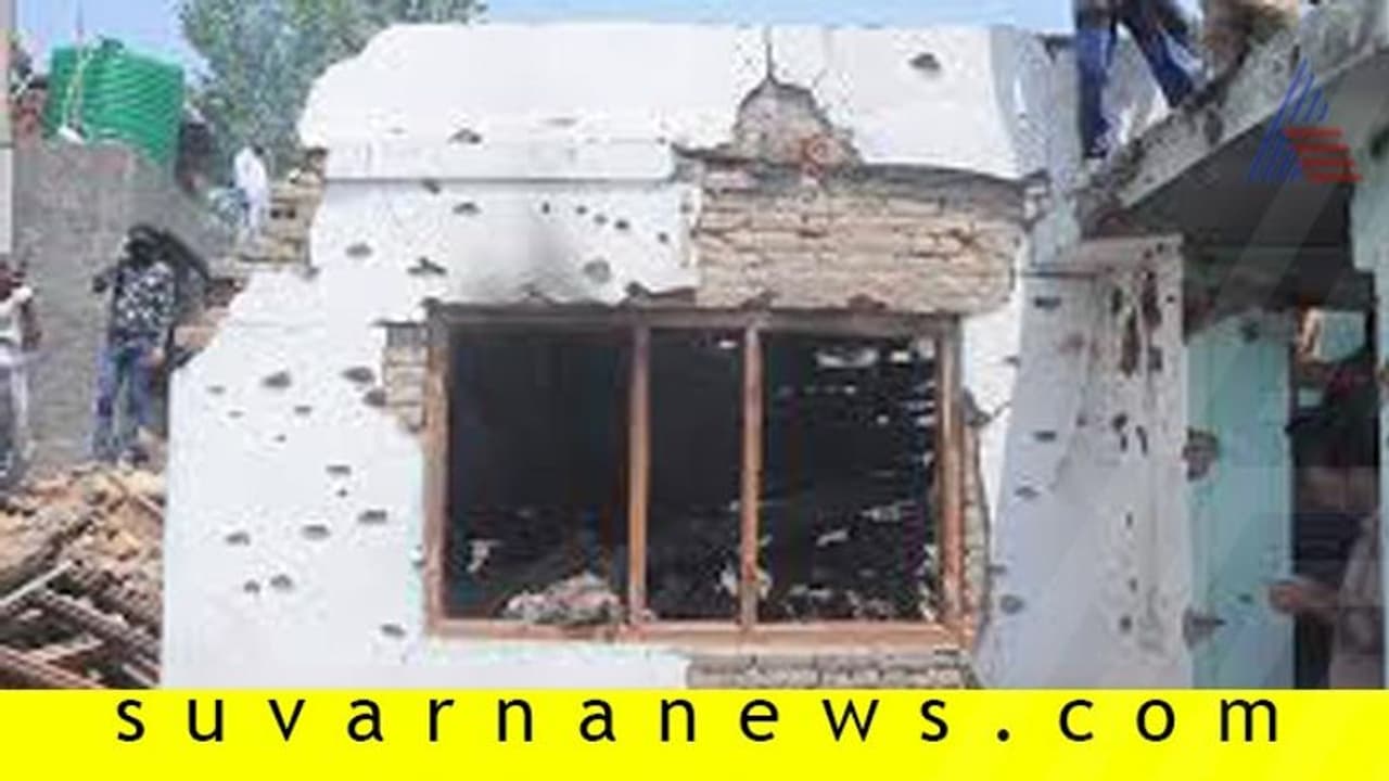 Fact check: ಸಾವಿರಾರು ಗುಂಡೇಟಿನಿಂದ ಕಾಶ್ಮೀರದ ಮನೆಗಳು ಛಿದ್ರ! Fact check: ಸಾವಿರಾರು ಗುಂಡೇಟಿನಿಂದ ಕಾಶ್ಮೀರದ ಮನೆಗಳು ಛಿದ್ರ!