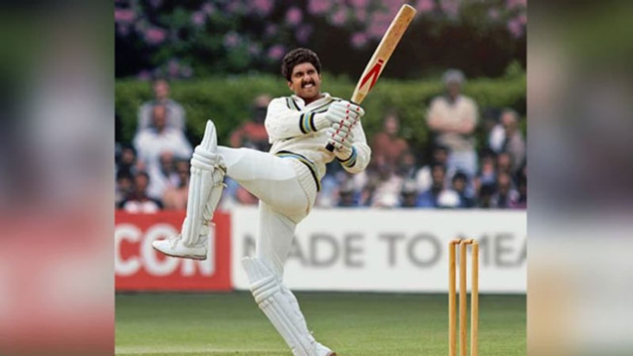 '83': నటరాజ్ క్రికెట్ షాట్ లో రణవీర్ లుక్! '83': నటరాజ్ క్రికెట్ షాట్ లో రణవీర్ లుక్!