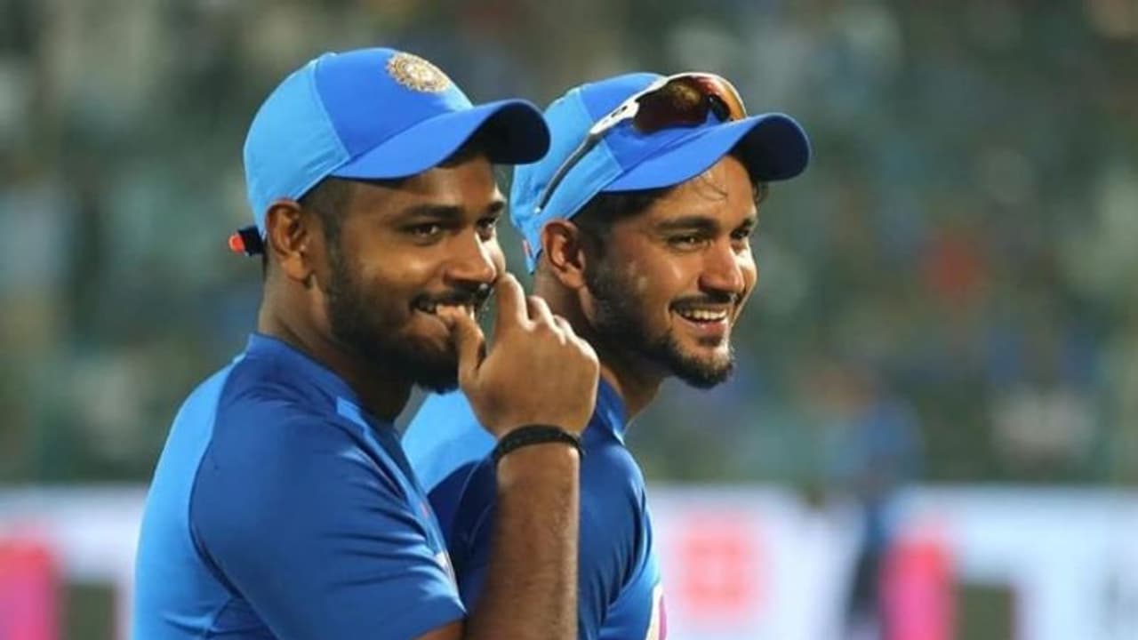 ഇന്ത്യന് ടീമിനൊപ്പം പിറന്നാള് ആഘോഷിച്ച് സഞ്ജു സാംസണ്; ആശംസകളുമായി ക്രിക്കറ്റ് പ്രേമികള് വീഡിയോ ഇന്ത്യന് ടീമിനൊപ്പം പിറന്നാള് ആഘോഷിച്ച് സഞ്ജു സാംസണ്; ആശംസകളുമായി ക്രിക്കറ്റ് പ്രേമികള് വീഡിയോ