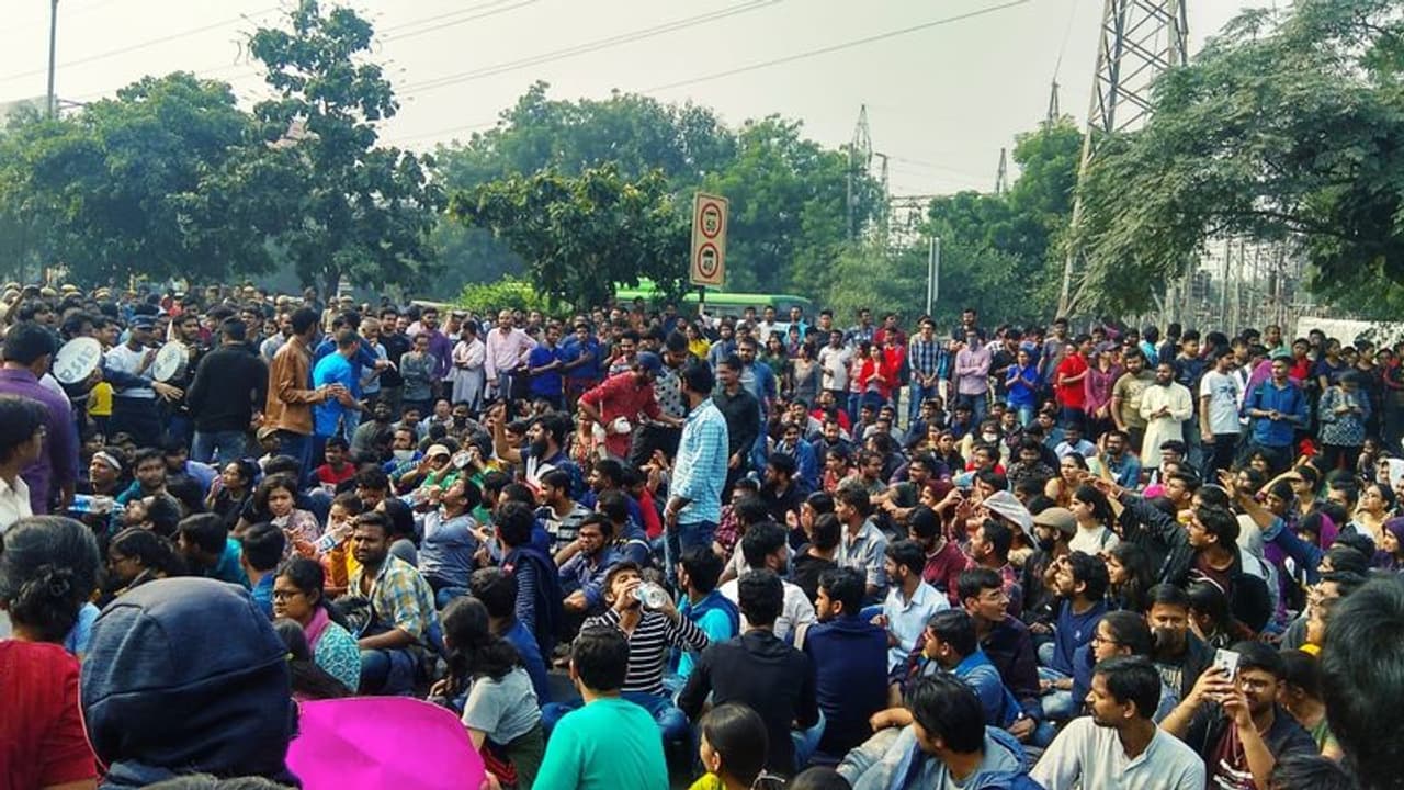JNUSU stages massive protest outside campus over fee hike JNUSU stages massive protest outside campus over fee hike