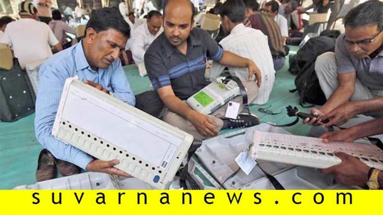 ಮಂಗಳೂರು: 2,200 ಸಿಬ್ಬಂದಿಗೆ ಮತಯಂತ್ರ, ಚುನಾವಣಾ ಸಾಮಗ್ರಿ ವಿತರಣೆ ಮಂಗಳೂರು: 2,200 ಸಿಬ್ಬಂದಿಗೆ ಮತಯಂತ್ರ, ಚುನಾವಣಾ ಸಾಮಗ್ರಿ ವಿತರಣೆ