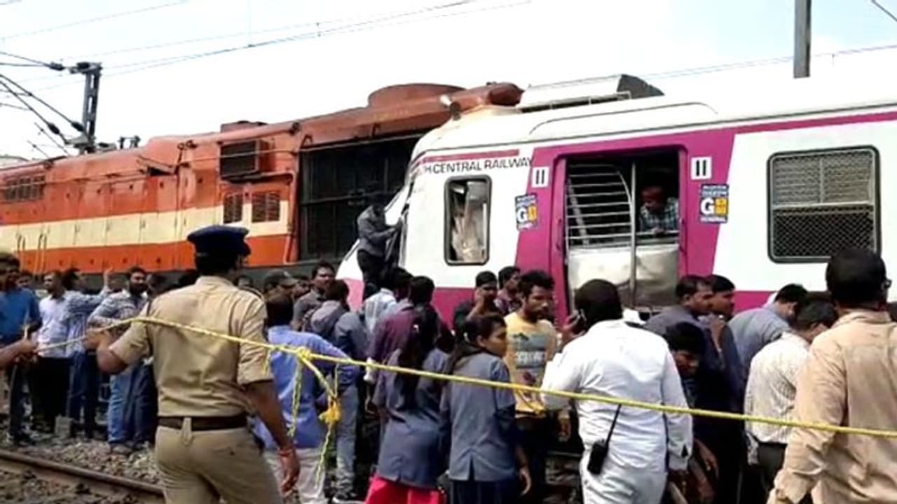 ಹೈದರಾಬಾದ್ ನಿಲ್ದಾಣದಲ್ಲಿ ರೈಲು ಮುಖಾಮುಖಿ ಡಿಕ್ಕಿ, 12 ಮಂದಿಗೆ ಗಾಯ!