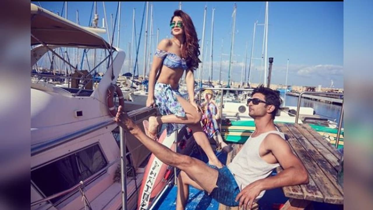 জ্যাকলিনের সঙ্গে একই বিছানায় সুশান্ত, শেয়ার করলেন ছবি জ্যাকলিনের সঙ্গে একই বিছানায় সুশান্ত, শেয়ার করলেন ছবি