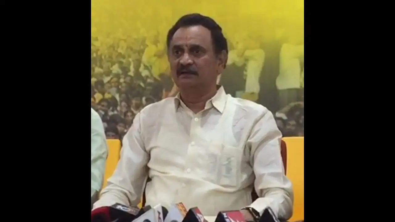 తిరుమల తలనీలాల స్మగ్లింగ్... టిటిడి ఏఈవో ధర్మారెడ్డే బాధ్యుడు: మాజీ మంత్రి సంచలనం తిరుమల తలనీలాల స్మగ్లింగ్... టిటిడి ఏఈవో ధర్మారెడ్డే బాధ్యుడు: మాజీ మంత్రి సంచలనం