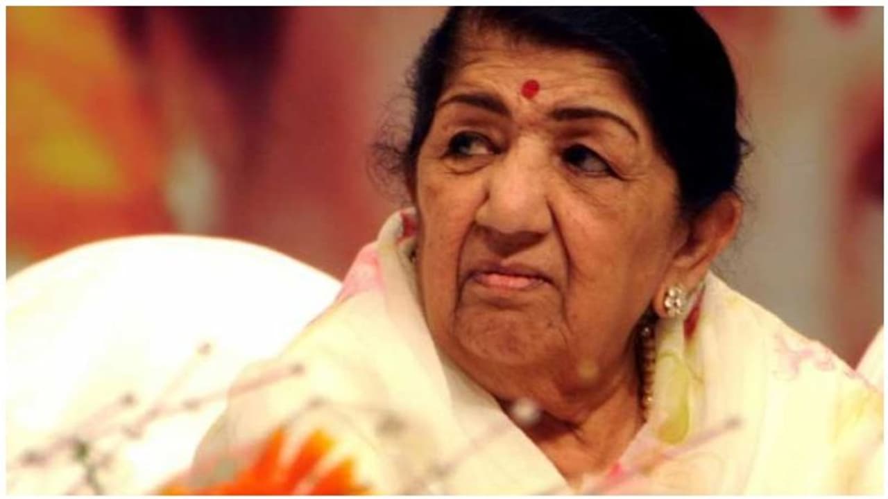 மூச்சுத் திணறல் காரணமாக பாடகி லதா மங்கேஷ்கர் ஐ.சி.யு.வில் அனுமதி... மூச்சுத் திணறல் காரணமாக பாடகி லதா மங்கேஷ்கர் ஐ.சி.யு.வில் அனுமதி...