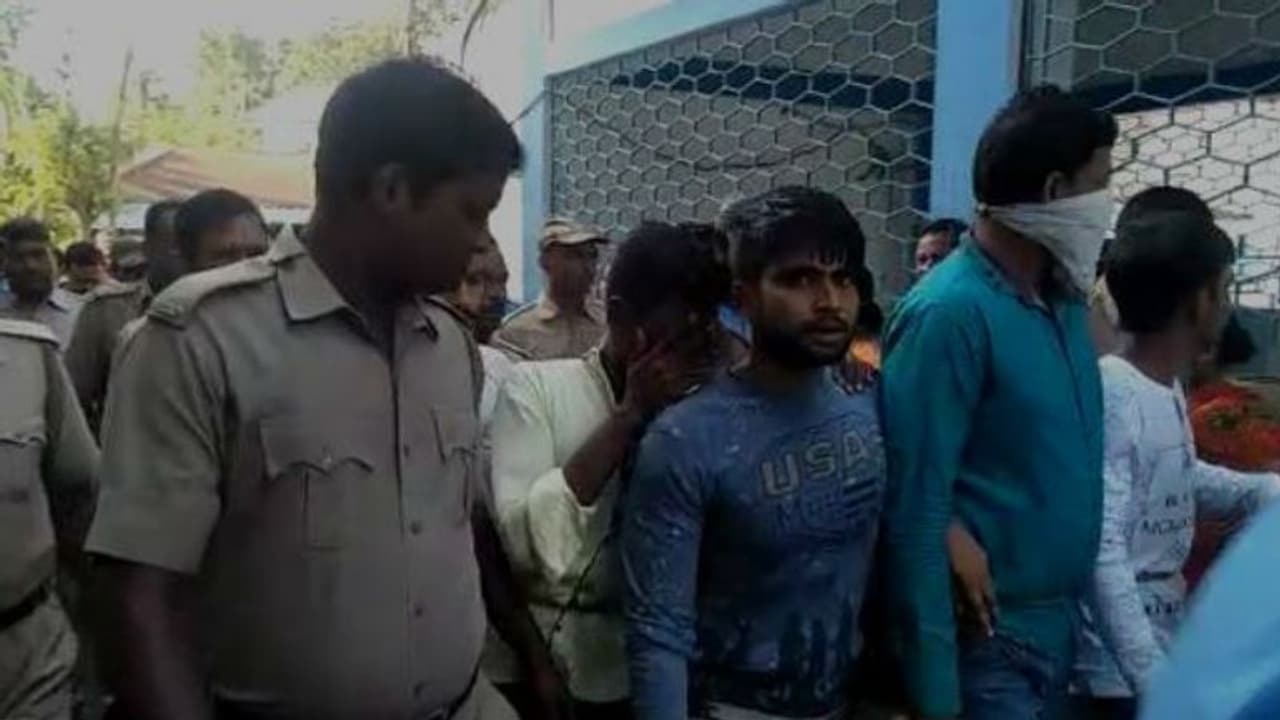 ছেলেধরা সন্দেহে পিটিয়ে খুন, যাবজ্জীবন কারাদণ্ড ১২ জনের ছেলেধরা সন্দেহে পিটিয়ে খুন, যাবজ্জীবন কারাদণ্ড ১২ জনের