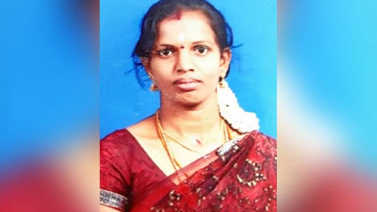 கணவர் இல்லாத நேரத்தில் பல ஆண்களுடன் உல்லாசம்... வெறியில் இளம்பெண்ணை எரித்து கொன்ற கள்ளக்காதலன்..! கணவர் இல்லாத நேரத்தில் பல ஆண்களுடன் உல்லாசம்... வெறியில் இளம்பெண்ணை எரித்து கொன்ற கள்ளக்காதலன்..!