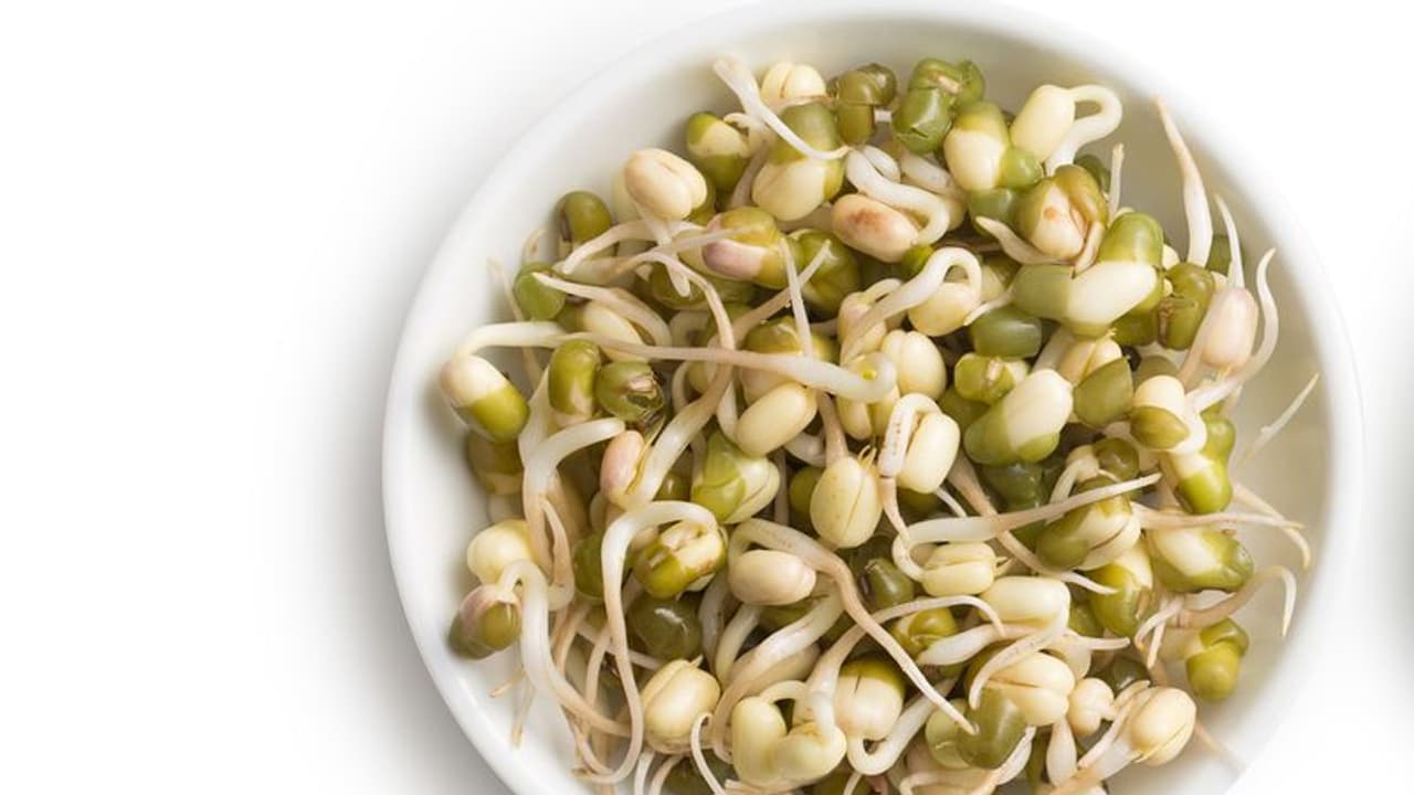 ശരീരഭാരം കുറയ്ക്കും, കാഴ്ചശക്തി കൂട്ടും ; അറിയാം മുളപ്പിച്ച പയർ കഴിച്ചാലുള്ള മറ്റ് ഗുണങ്ങൾ ശരീരഭാരം കുറയ്ക്കും, കാഴ്ചശക്തി കൂട്ടും ; അറിയാം മുളപ്പിച്ച പയർ കഴിച്ചാലുള്ള മറ്റ് ഗുണങ്ങൾ