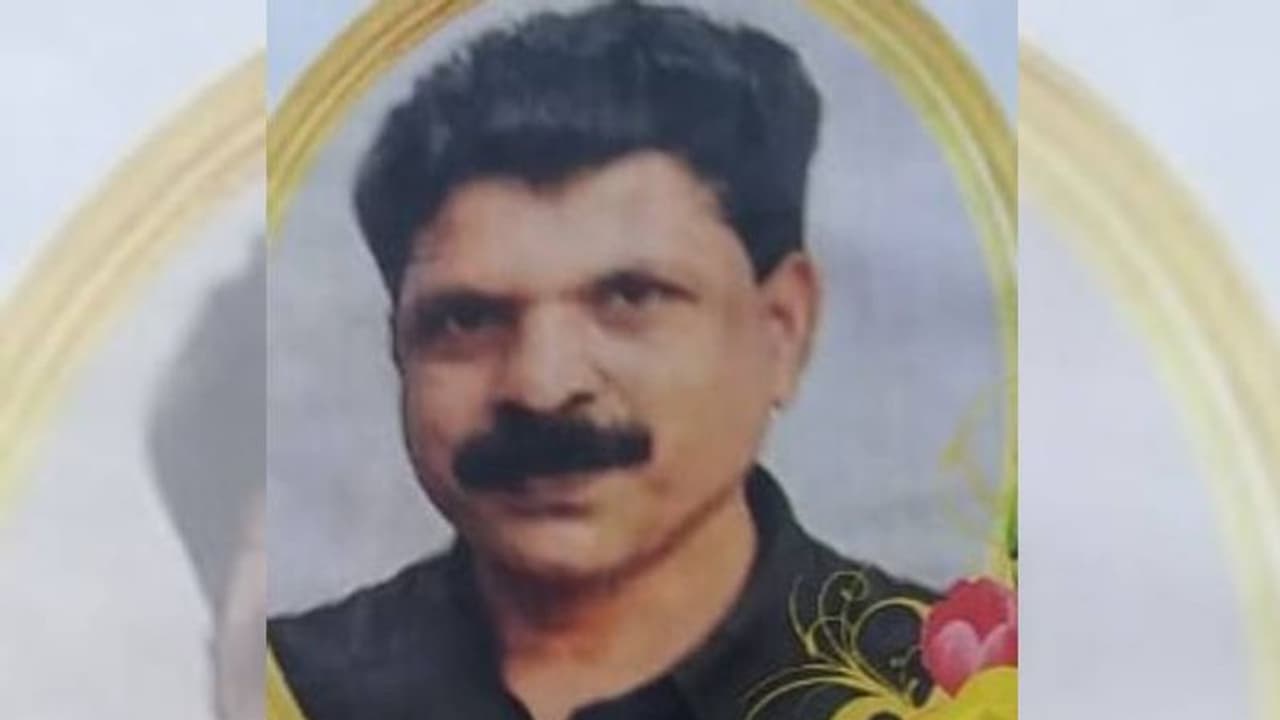 അരൂരിൽ കെഎസ്ആർടിസി ബസ്സിടിച്ച് ചികിത്സയിലായിരുന്നയാൾ മരിച്ചു അരൂരിൽ കെഎസ്ആർടിസി ബസ്സിടിച്ച് ചികിത്സയിലായിരുന്നയാൾ മരിച്ചു