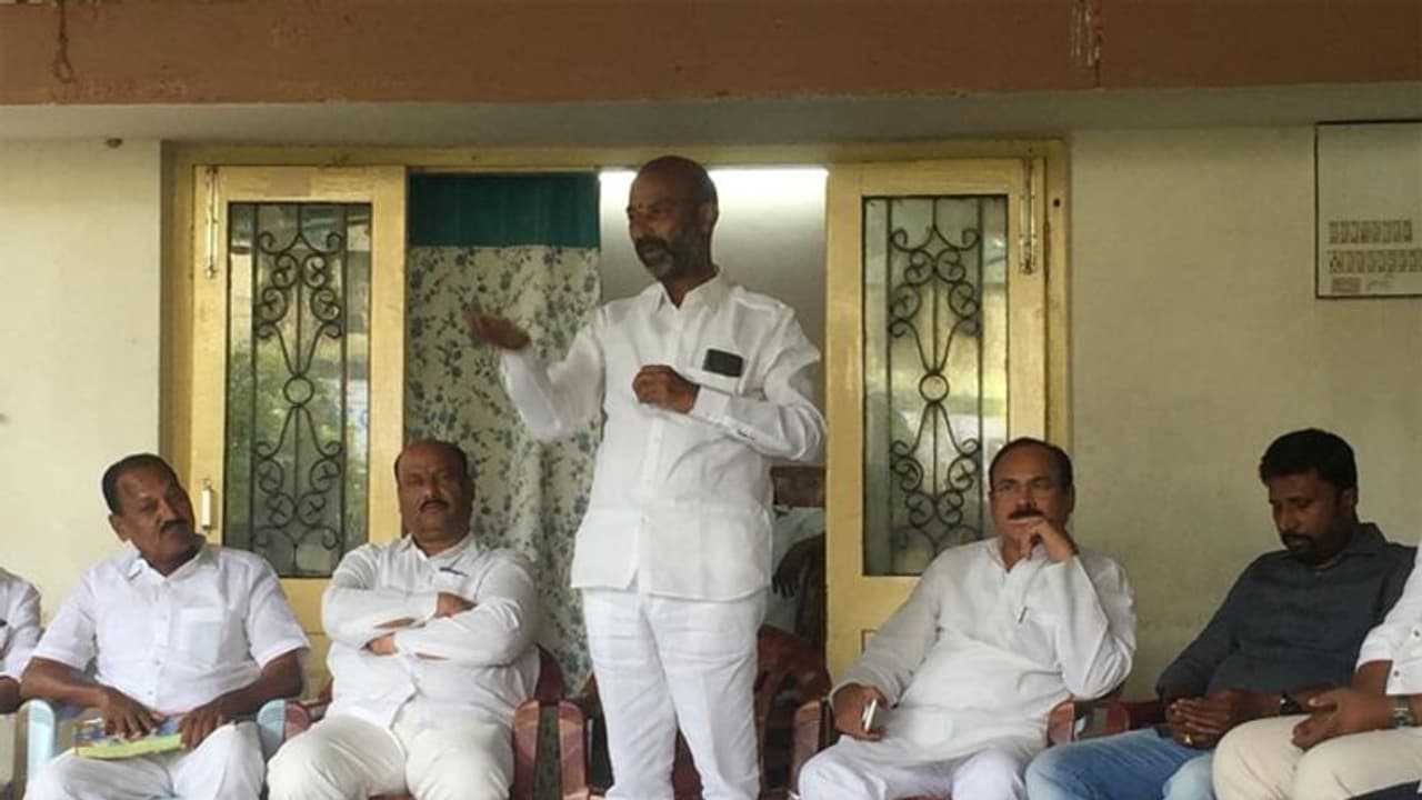 మున్సిపల్ ఎన్నికలపై బీజేపీ ధీమా.. టీఆర్ఎస్ తోనే పోటీ!