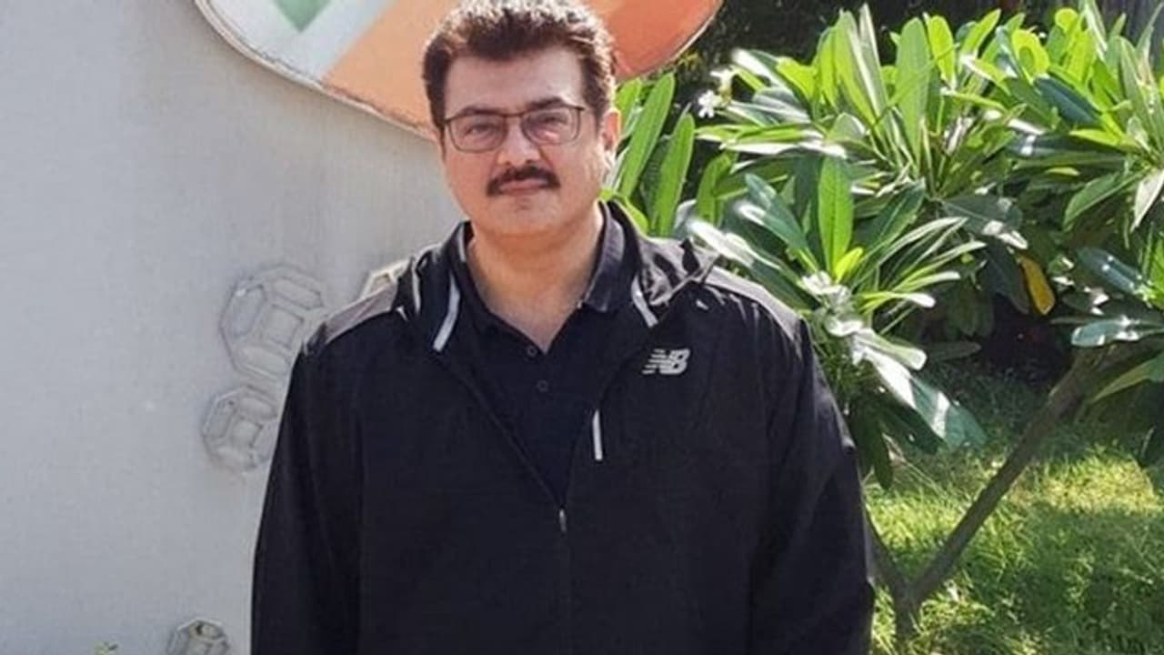 'அஜித் திராவிட முன்னேற்ற கழகம்' மதுரையில் பரபரப்பை ஏற்படுத்திய கட்சி போஸ்டர்..! 'அஜித் திராவிட முன்னேற்ற கழகம்' மதுரையில் பரபரப்பை ஏற்படுத்திய கட்சி போஸ்டர்..!