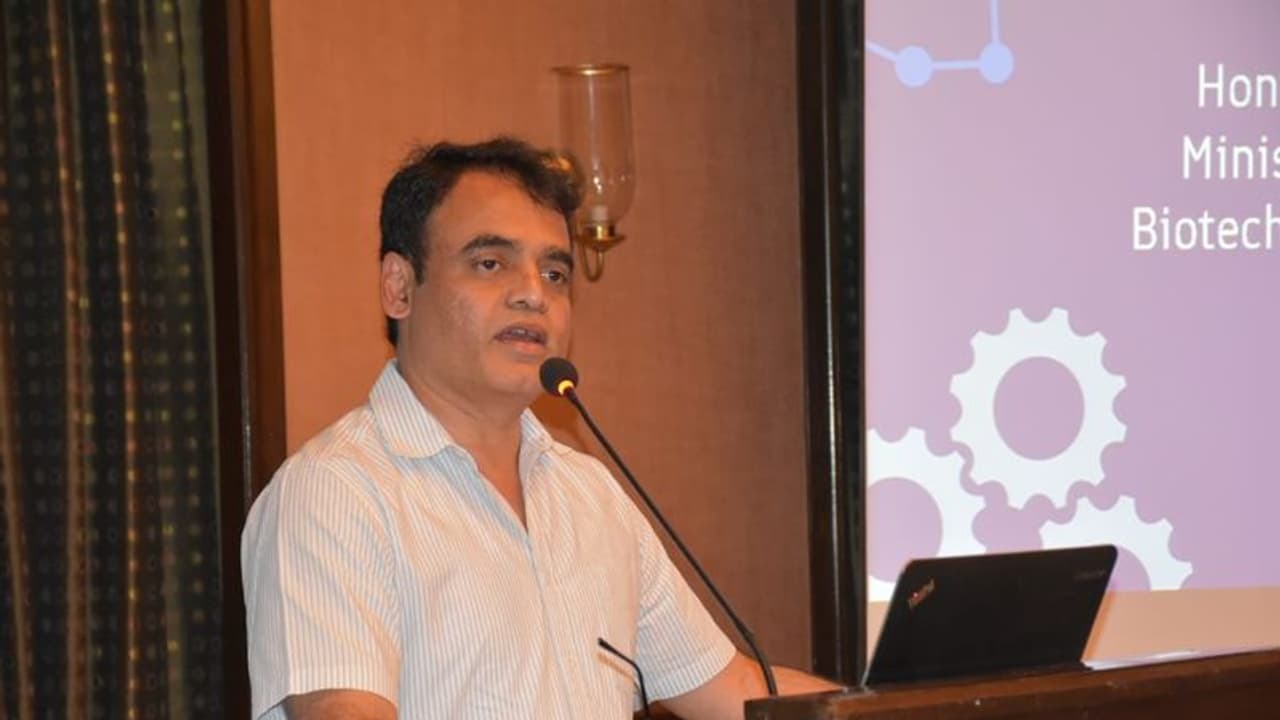 ಗೆದ್ದ ಶಾಸಕರಿಗೆ ಶೀಘ್ರ ಮಂತ್ರಿಗಿರಿ : ಈ ತಿಂಗಳೇ ಅಧಿಕಾರ ಸ್ವೀಕಾರ ಗೆದ್ದ ಶಾಸಕರಿಗೆ ಶೀಘ್ರ ಮಂತ್ರಿಗಿರಿ : ಈ ತಿಂಗಳೇ ಅಧಿಕಾರ ಸ್ವೀಕಾರ