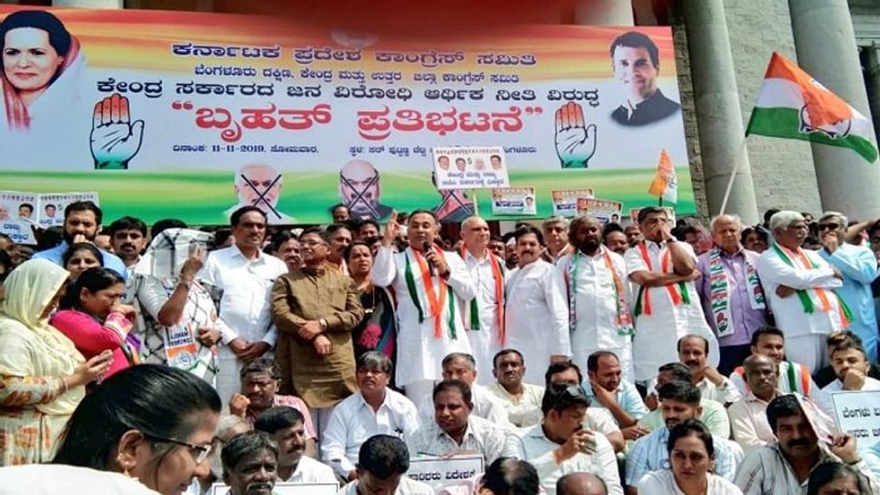 ‘ಭಾವನಾತ್ಮಕ ವಿಚಾರ ಹೇಳಿ ಪ್ರಧಾನಿ ಮೋದಿ ಜನತೆಯನ್ನು ವಂಚನೆ ಮಾಡ್ತಿದ್ದಾರೆ’ ‘ಭಾವನಾತ್ಮಕ ವಿಚಾರ ಹೇಳಿ ಪ್ರಧಾನಿ ಮೋದಿ ಜನತೆಯನ್ನು ವಂಚನೆ ಮಾಡ್ತಿದ್ದಾರೆ’