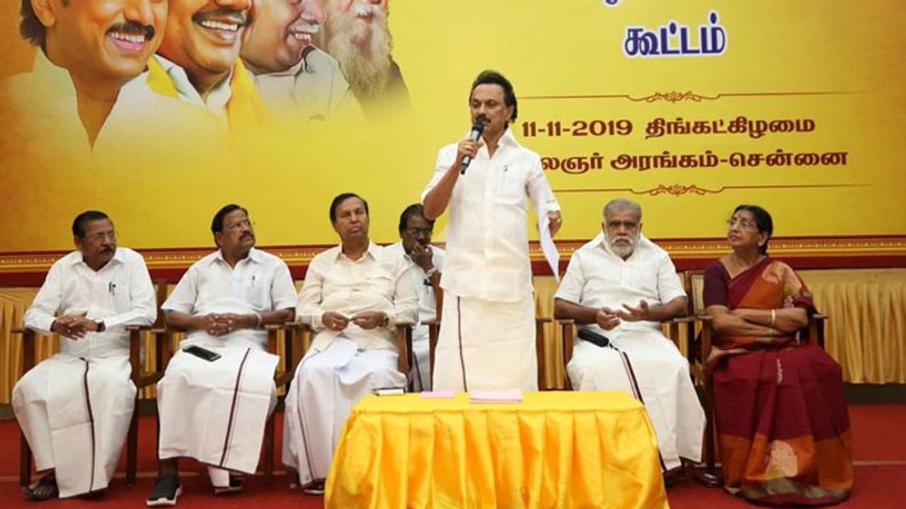 தமிழக பாஜக தலைவருடன் திமுக முக்கிய புள்ளி திடீர் சந்திப்பு.. பாஜகவில் இணைய திட்டமா? அதிர்ச்சியில் ஸ்டாலின்.! தமிழக பாஜக தலைவருடன் திமுக முக்கிய புள்ளி திடீர் சந்திப்பு.. பாஜகவில் இணைய திட்டமா? அதிர்ச்சியில் ஸ்டாலின்.!