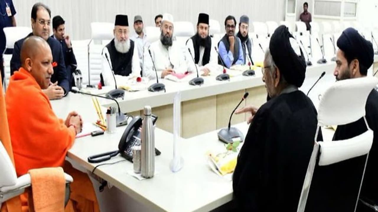 CM योगी से मिले मुस्लिम धर्मगुरु, बोले अयोध्या में ऐसी जगह मिले जमीन जहां बने इस्लामिक शिक्षा का हब CM योगी से मिले मुस्लिम धर्मगुरु, बोले अयोध्या में ऐसी जगह मिले जमीन जहां बने इस्लामिक शिक्षा का हब