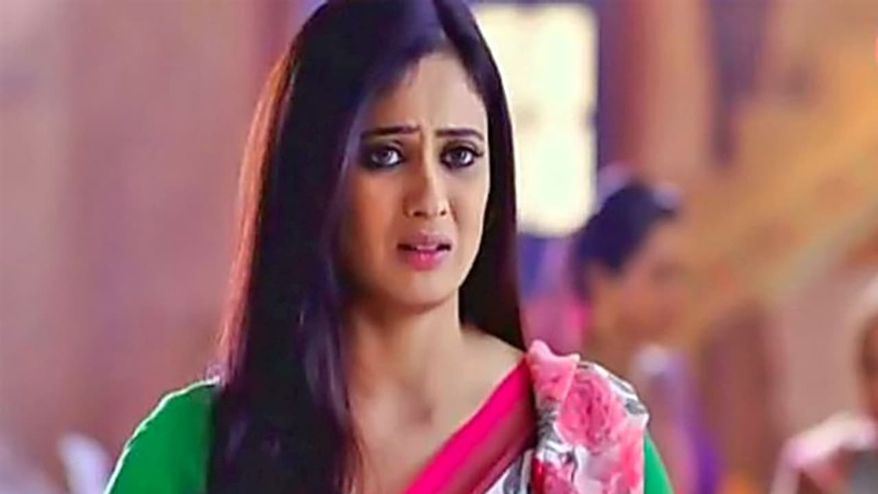 ఫ్యాన్స్ చుట్టుముట్టేశారు.. నా ఒంటి మీద బట్టలు.. నటి కామెంట్స్! ఫ్యాన్స్ చుట్టుముట్టేశారు.. నా ఒంటి మీద బట్టలు.. నటి కామెంట్స్!