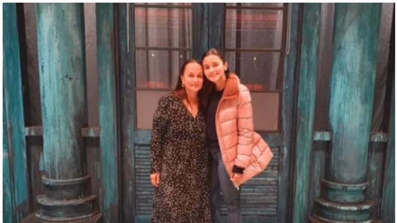 അമ്മയുടെ നാടകാഭിനയം അതിമനോഹരം, വാതോരാതെ പ്രശംസിച്ച് ആലിയ ഭട്ട് അമ്മയുടെ നാടകാഭിനയം അതിമനോഹരം, വാതോരാതെ പ്രശംസിച്ച് ആലിയ ഭട്ട്