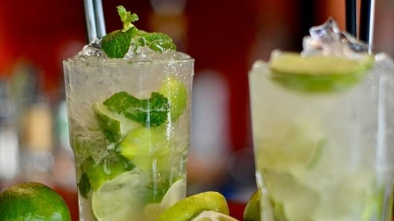 গ্যাঁটে কম কানাকড়ি, থাকল কলকাতার বুকে সস্তায় মদিরা পানের ঠিকানা গ্যাঁটে কম কানাকড়ি, থাকল কলকাতার বুকে সস্তায় মদিরা পানের ঠিকানা