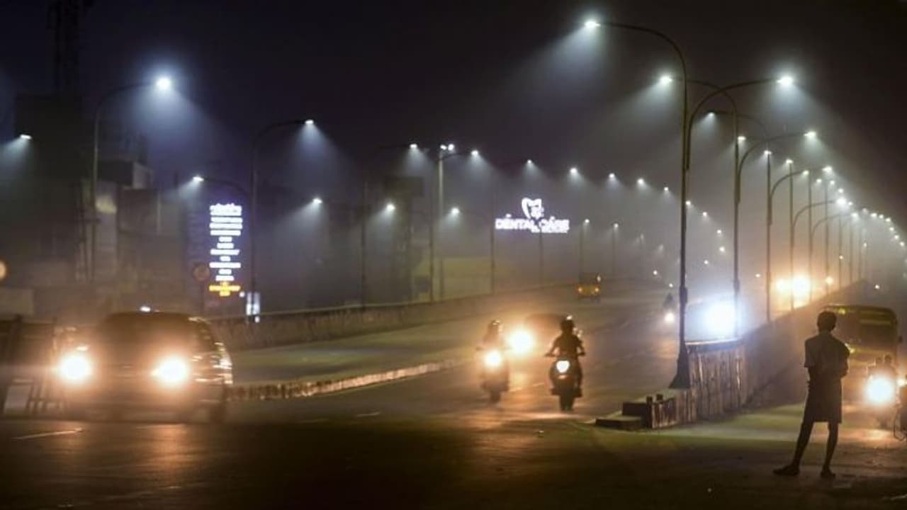 தலைநகர் டெல்லியை விஞ்சியிருந்த சென்னையின் காற்று மாசு..! தற்போதைய நிலை என்ன தெரியுமா..? தலைநகர் டெல்லியை விஞ்சியிருந்த சென்னையின் காற்று மாசு..! தற்போதைய நிலை என்ன தெரியுமா..?