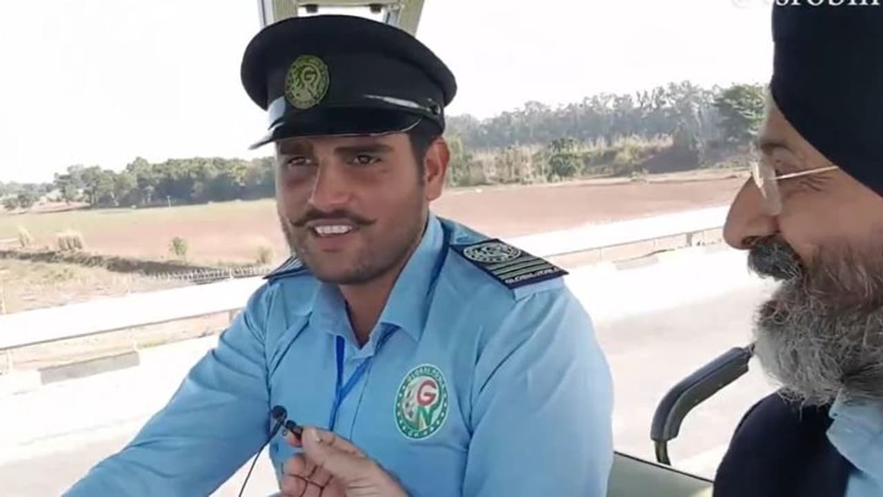 ಕರ್ತಾರ್ಪುರ್ಕ್ಕೆ ತೆರಳೋ ಭಾರತೀಯರಿಗೆ ಪಾಕಿಸ್ತಾನ ಬಸ್ ಚಾಲಕನ ಸಂದೇಶ! ಕರ್ತಾರ್ಪುರ್ಕ್ಕೆ ತೆರಳೋ ಭಾರತೀಯರಿಗೆ ಪಾಕಿಸ್ತಾನ ಬಸ್ ಚಾಲಕನ ಸಂದೇಶ!