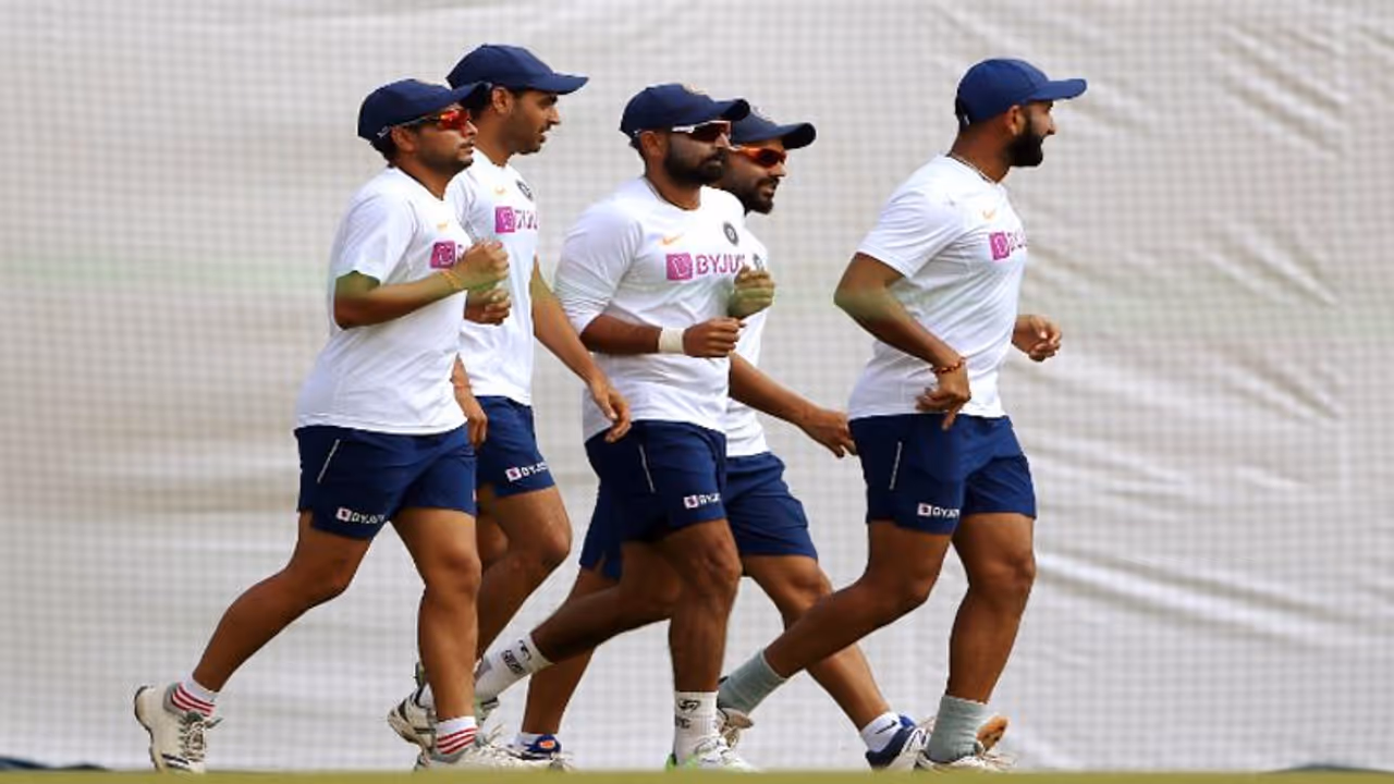 భారత్ బంగ్లాదేశ్ తొలి టెస్టు... టాస్ గెలిచిన బంగ్లా, జట్టులోకి ఇషాంత్ శర్మ భారత్ బంగ్లాదేశ్ తొలి టెస్టు... టాస్ గెలిచిన బంగ్లా, జట్టులోకి ఇషాంత్ శర్మ