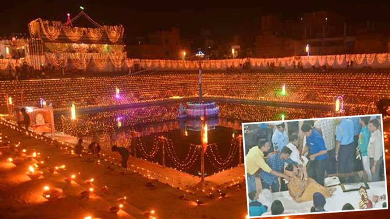 शहीदों के नाम रही काशी की देव दीपावली, सम्मान मिलते ही बेहोश हो गई जवान की पत्नी शहीदों के नाम रही काशी की देव दीपावली, सम्मान मिलते ही बेहोश हो गई जवान की पत्नी