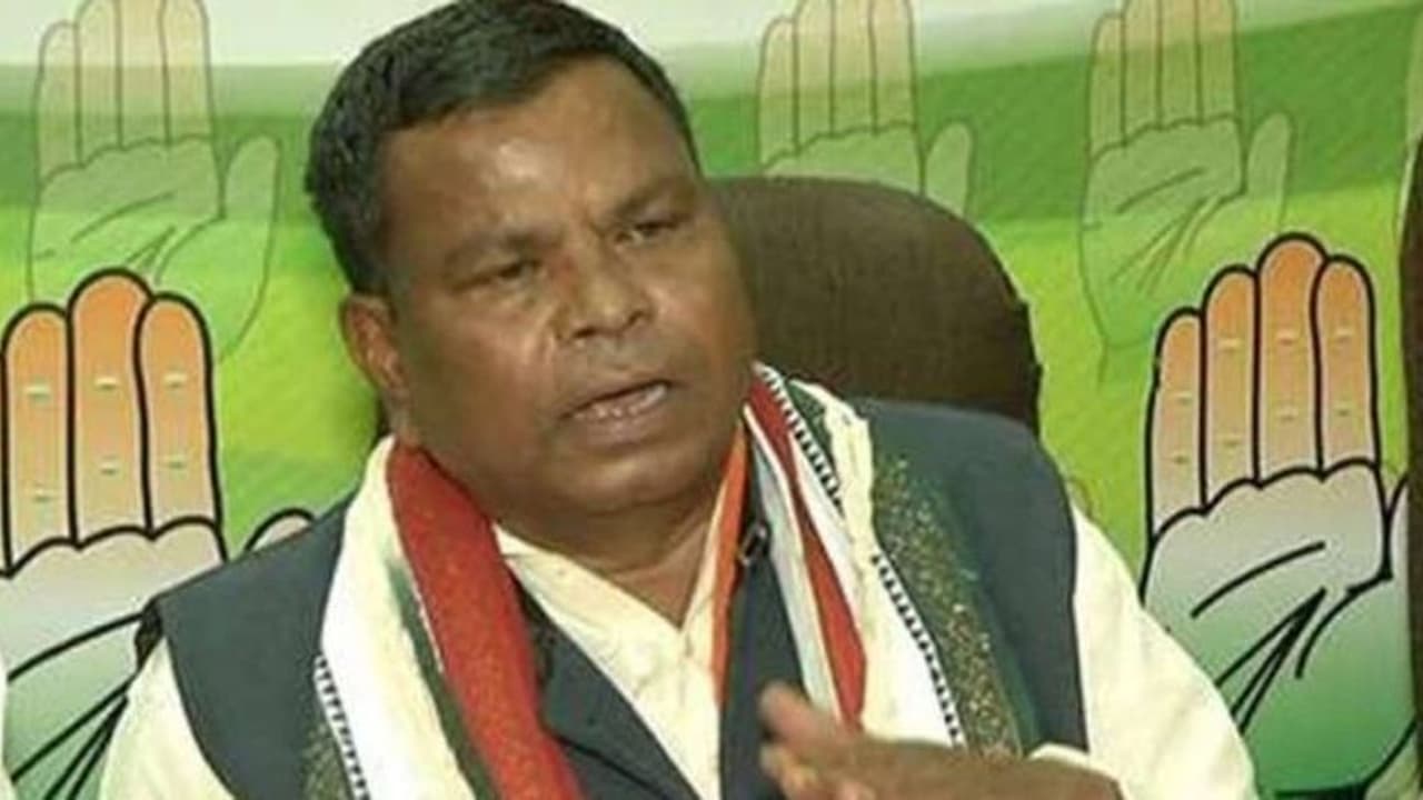 ரோடு எப்படிஇருக்கணும் தெரியுமா.. ஹேமமாலினியை வர்ணித்து சர்ச்சையில் சிக்கிய காங். அமைச்சர் ... ரோடு எப்படிஇருக்கணும் தெரியுமா.. ஹேமமாலினியை வர்ணித்து சர்ச்சையில் சிக்கிய காங். அமைச்சர் ...