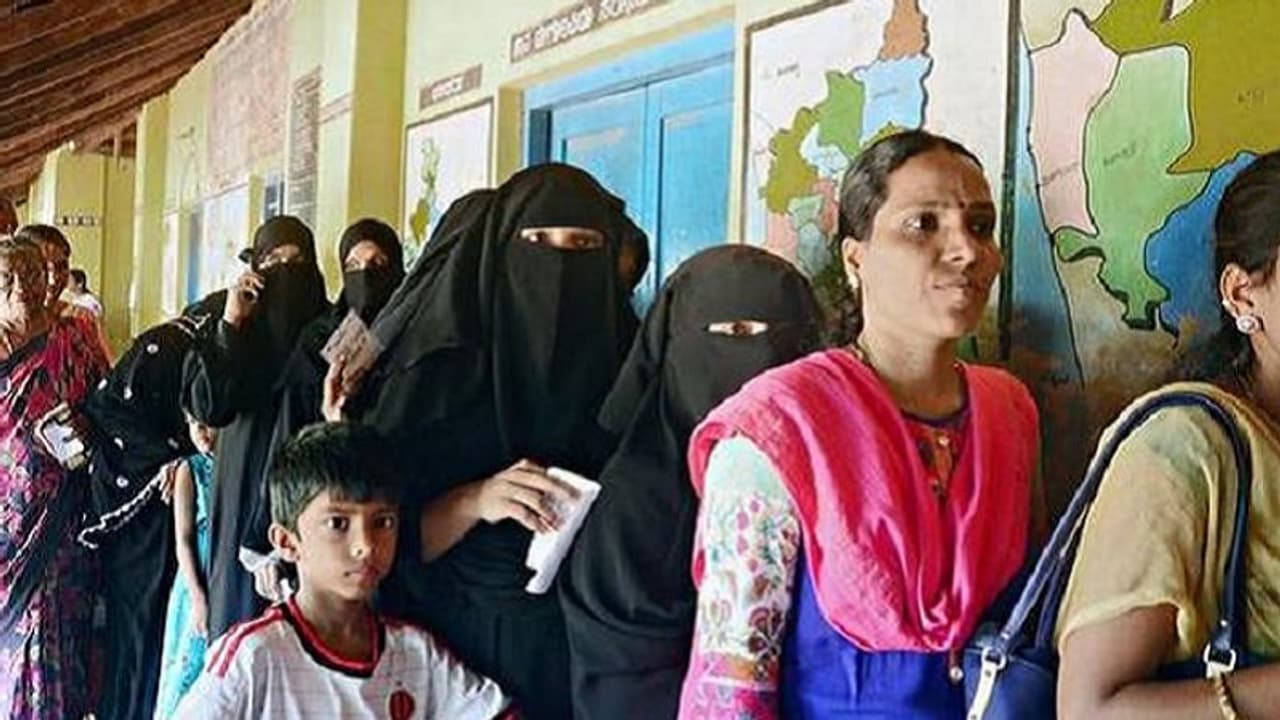 ಮಂಡ್ಯ: ಸಿಎಂ ತವರಲ್ಲಿ ಮತದಾನ ಹೇಗಿತ್ತು..? ಮಂಡ್ಯ: ಸಿಎಂ ತವರಲ್ಲಿ ಮತದಾನ ಹೇಗಿತ್ತು..?