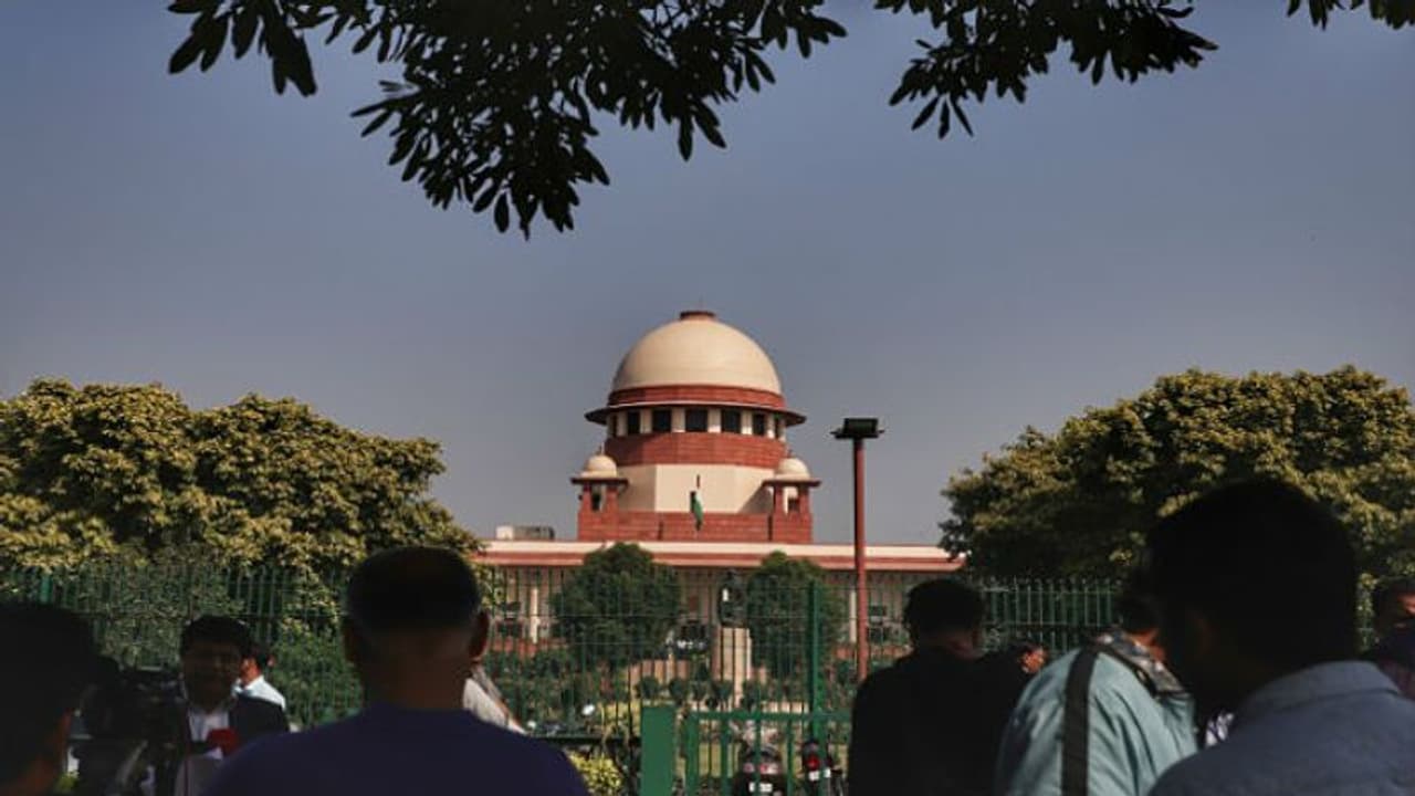 ভোটে জিততে হবে সতেরো বিদ্রোহীকে, কর্ণাটকের বিধায়ক পদ খারিজের সিদ্ধান্ত বহাল সুপ্রিম কোর্টে ভোটে জিততে হবে সতেরো বিদ্রোহীকে, কর্ণাটকের বিধায়ক পদ খারিজের সিদ্ধান্ত বহাল সুপ্রিম কোর্টে