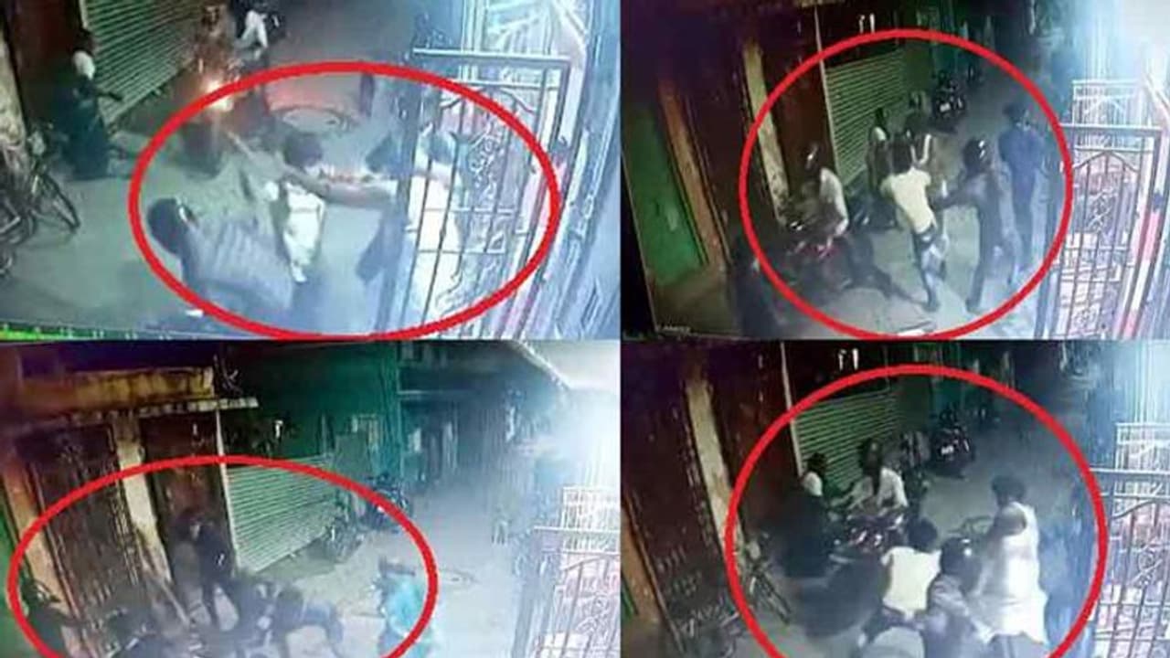 வீட்டு வாசலில் வைத்து அதிமுக பிரமுகரை சல்லி சல்லியாக வெட்டி சாய்த்த கொடூர கும்பல்... விருதுநகரில் பதற்றம்..!